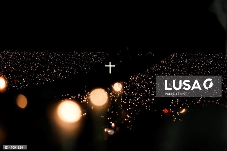 Procissão das Velas nas cerimónias religiosas da peregrinação Aniversária Internacional de 12 e 13 de Maio no Santuário de Fátima.