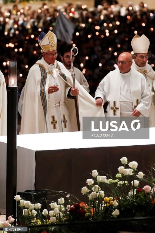 Procissão das Velas nas cerimónias religiosas da peregrinação Aniversária Internacional de 12 e 13 de Maio no Santuário de Fátima.