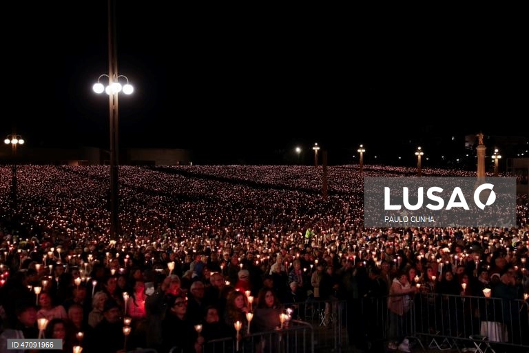 Procissão das Velas nas cerimónias religiosas da peregrinação Aniversária Internacional de 12 e 13 de Maio no Santuário de Fátima.