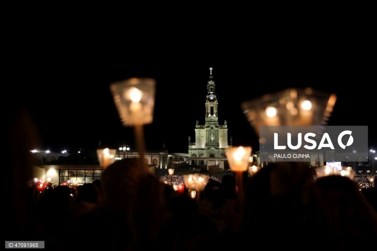 Procissão das Velas nas cerimónias religiosas da peregrinação Aniversária Internacional de 12 e 13 de Maio no Santuário de Fátima.