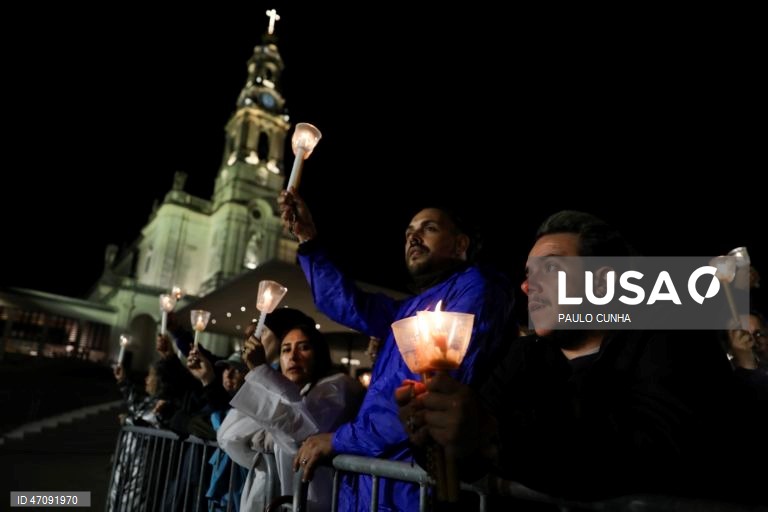 Procissão das Velas nas cerimónias religiosas da peregrinação Aniversária Internacional de 12 e 13 de Maio no Santuário de Fátima.