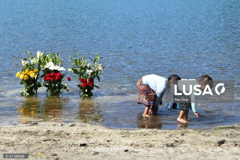 Guatemala: Maias realizam ritual para pedir chuva na lagoa de Chicabal