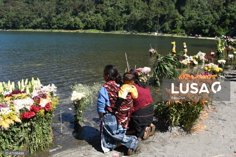 Guatemala: Maias realizam ritual para pedir chuva na lagoa de Chicabal