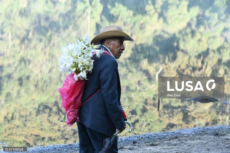 Guatemala: Maias realizam ritual para pedir chuva na lagoa de Chicabal