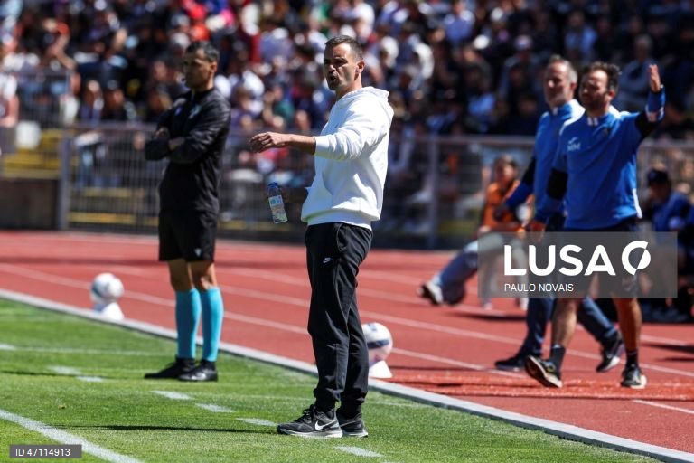 O treinador do Sporting B, João Gião , durante o jogo da última jornada da II Liga de Futebol, realizado no Estádio do Fontelo, em Viseu, 16 de maio de 2026. PAULO NOVAIS/LUSA.