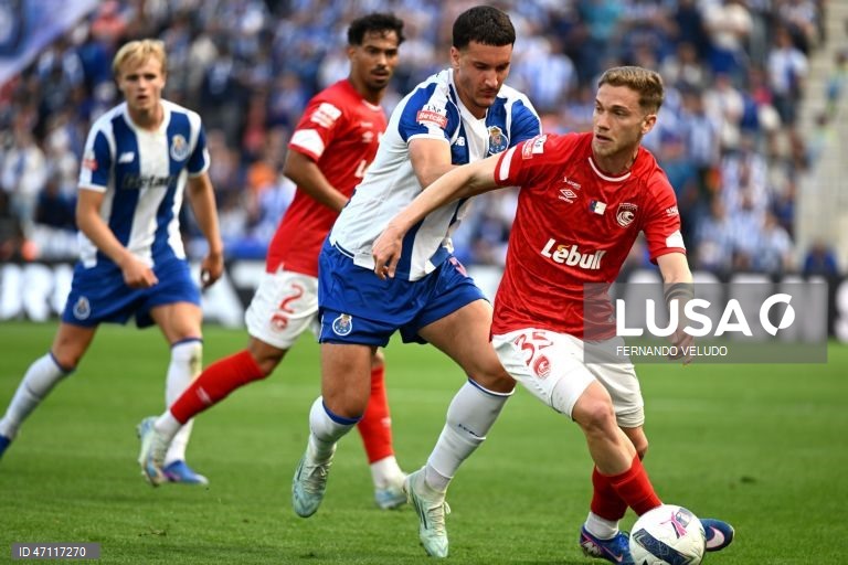 FC Porto venceu hoje na receção ao Santa Clara, por 1-0, no jogo da 34.ª e última jornada da I Liga portuguesa de futebol que antecede os festejos pela 31.ª conquista do título nacional pelos ‘dragões’.