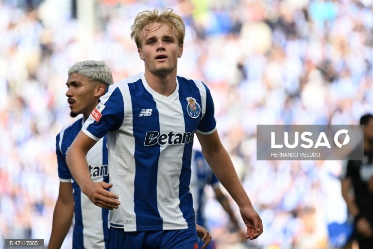 FC Porto venceu hoje na receção ao Santa Clara, por 1-0, no jogo da 34.ª e última jornada da I Liga portuguesa de futebol que antecede os festejos pela 31.ª conquista do título nacional pelos ‘dragões’.
