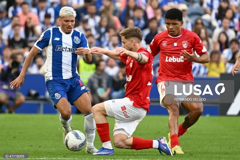 FC Porto venceu hoje na receção ao Santa Clara, por 1-0, no jogo da 34.ª e última jornada da I Liga portuguesa de futebol que antecede os festejos pela 31.ª conquista do título nacional pelos ‘dragões’.