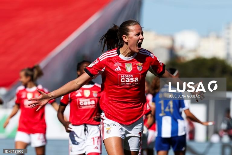 A jogadora do Benfica, Caroline Møller, festeja após marcar um golo contra o FC Porto durante o jogo da final da Taça de Portugal feminina de futebol, disputado no Estádio do Jamor, em Oeiras, 17 de maio de 2026. JOSÉ SENA GOULÃO/LUSA