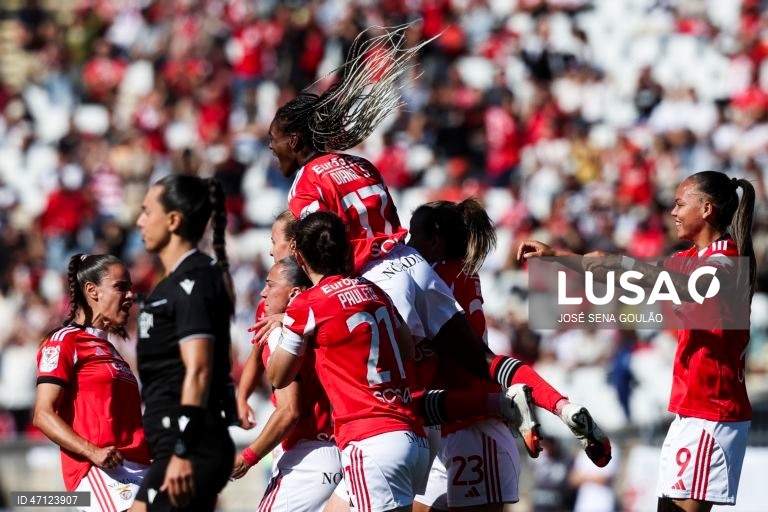 As jogadoraes do Benfica festejam um golo contra o FC Porto durante o jogo da final da Taça de Portugal feminina de futebol, disputado no Estádio do Jamor, em Oeiras, 17 de maio de 2026. JOSÉ SENA GOULÃO/LUSA