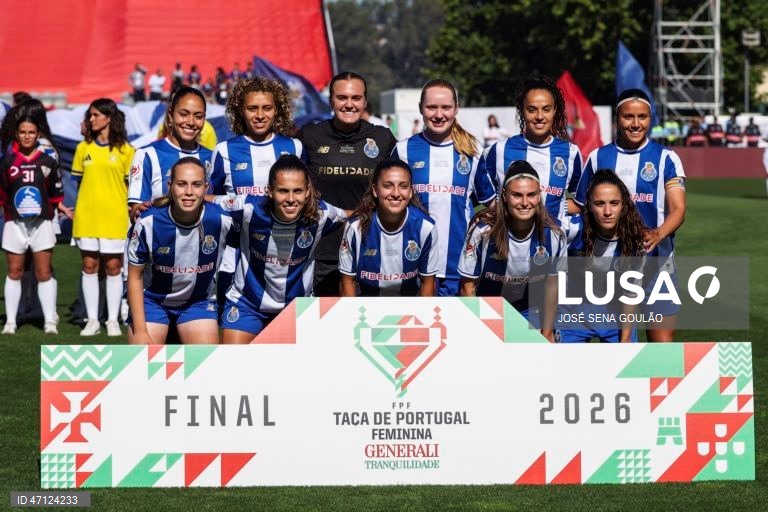 As jogadoras do FC Porto posam para a fotografia antes do jogo da final da Taça de Portugal feminina de futebol contra o Benfica, disputado no Estádio do Jamor, em Oeiras, 17 de maio de 2026. JOSÉ SENA GOULÃO/LUSA