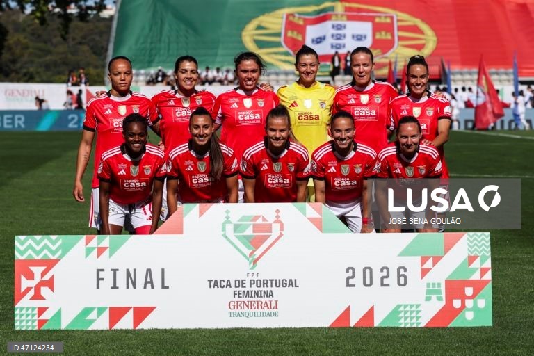 As jogadoras do Benfica posam para a fotografia antes do jogo da final da Taça de Portugal feminina de futebol contra o FC Porto, disputado no Estádio do Jamor, em Oeiras, 17 de maio de 2026. JOSÉ SENA GOULÃO/LUSA