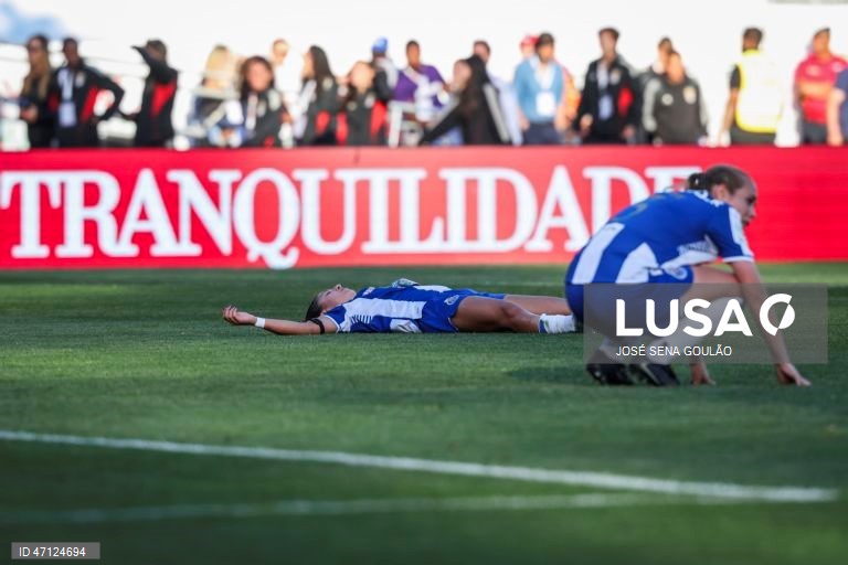 Jogadoras do FC Porto reagem após o jogo da final da Taça de Portugal feminina de futebol contra o Benfica, disputado no Estádio do Jamor, em Oeiras, 17 de maio de 2026. O Benfica conquistou hoje a Taça de Portugal pela terceira vez ao vencer o FC Porto, por 2-0, na final disputada no Estádio Nacional, em Oeiras, no primeiro clássico de sempre no futebol feminino. JOSÉ SENA GOULÃO/LUSA