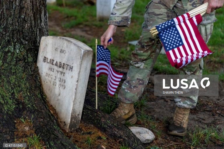 EUA: Cerimónia militar no Cemitério de Arlington