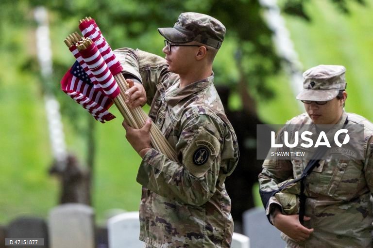 EUA: Cerimónia militar no Cemitério de Arlington