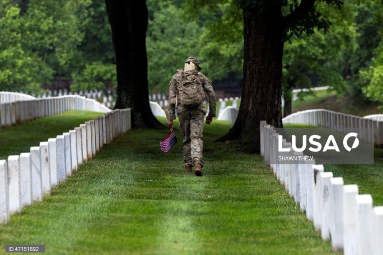 EUA: Cerimónia militar no Cemitério de Arlington