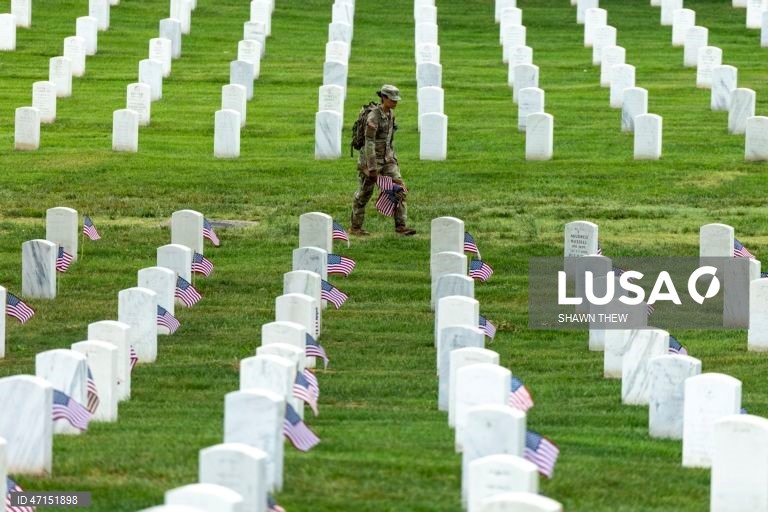 EUA: Cerimónia militar no Cemitério de Arlington