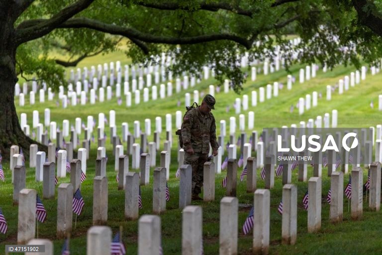 EUA: Cerimónia militar no Cemitério de Arlington