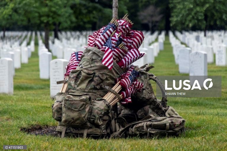 EUA: Cerimónia militar no Cemitério de Arlington