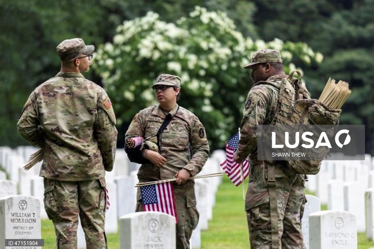 EUA: Cerimónia militar no Cemitério de Arlington