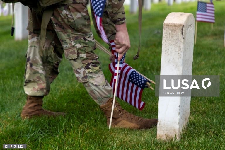 EUA: Cerimónia militar no Cemitério de Arlington