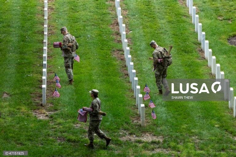 EUA: Cerimónia militar no Cemitério de Arlington