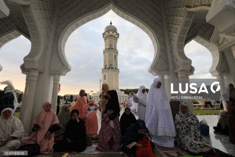 Muçulmanos celebram o Eid al-Adha ou Festa do Sacrifício