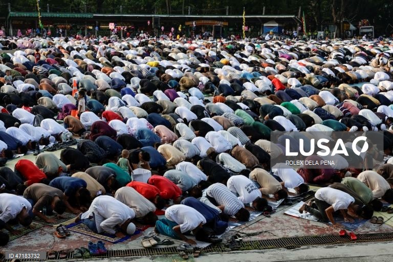 Muçulmanos celebram o Eid al-Adha ou Festa do Sacrifício