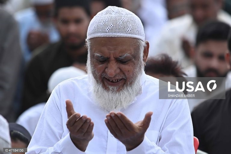 Muçulmanos celebram o Eid al-Adha ou Festa do Sacrifício