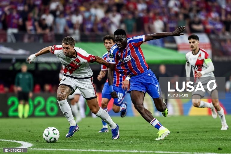 O Crystal Palace conquistou hoje a quinta edição da Liga Conferência em futebol, ao vencer na final o Rayo Vallecano, por 1-0, em Leipzig, na Alemanha, com um golo do avançado francês Jean-Philippe Mateta, aos 51 minutos.