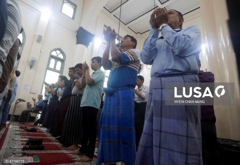 Mulçumanos celebram Eid al-Adha, a "Festa do Sacrifício"
