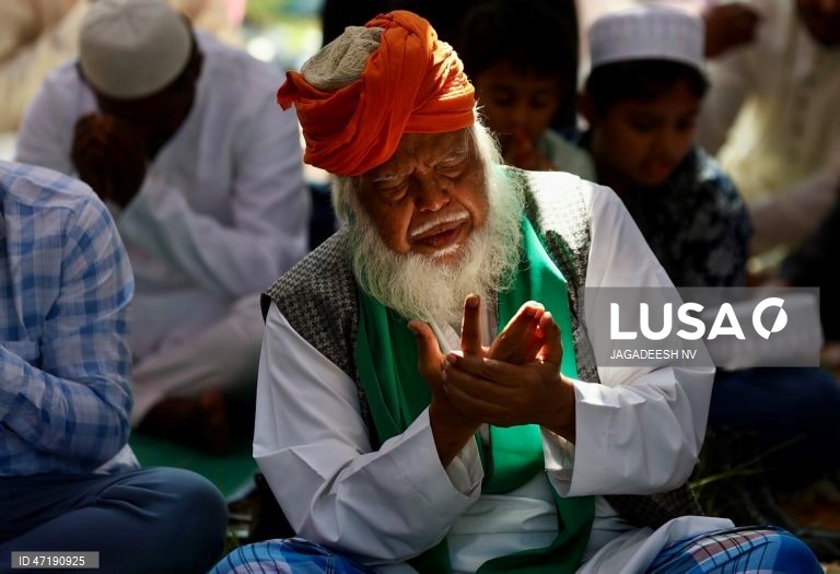 Mulçumanos celebram Eid al-Adha, a "Festa do Sacrifício"