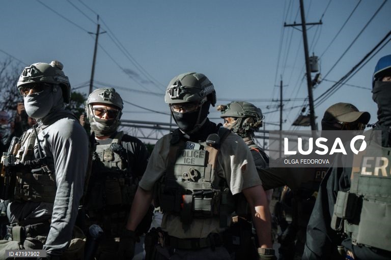 EUA: Protestos contra o ICE durante uma greve de fome de detidos num centro de detenção em Nova Jérsia