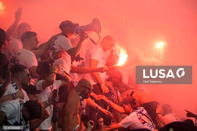 O Paris Saint-Germain conquistou a Liga dos Campeões de futebol pela segunda vez consecutiva, ao vencer na final o Arsenal, por 4-3 nos penáltis, após o empate 1-1 no tempo regulamentar e no prolongamento, em Budapeste.O alemão Kai Havertz, aos seis minutos, deu vantagem aos londrinos, Ousmane Dembélé empatou para os parisienses, aos 65, na conversão de uma grande penalidade, com a igualdade a perdurar nos 90 minutos e no prolongamento.Nas grandes penalidades, Eze e Gabriel não conseguiram...