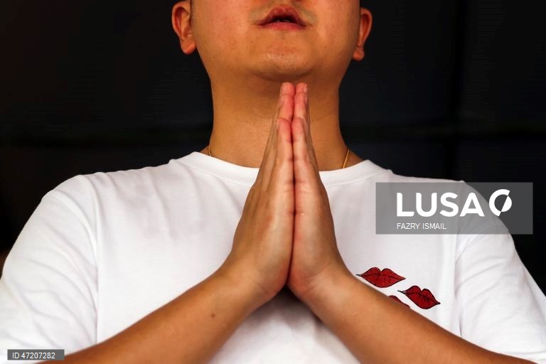 Os budistas celebram o Dia de Vesak para assinalar a data do nascimento, da iluminação e do falecimento de Gautama Buda (Siddhartha Gautama). 