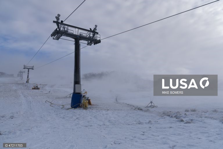 Austrália: Neve fresca, complementada pela produção de neve artificial, no primeiro dia de inverno em Perisher