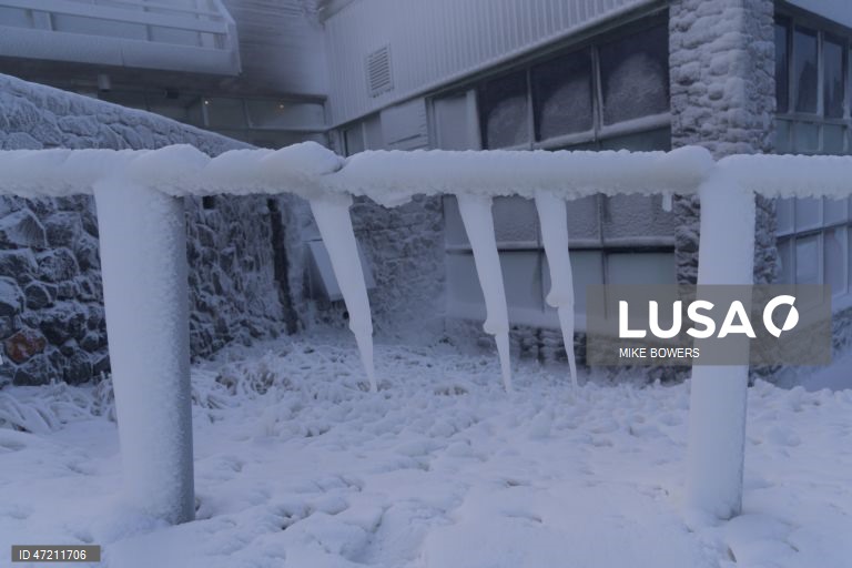 Austrália: Neve fresca, complementada pela produção de neve artificial, no primeiro dia de inverno em Perisher