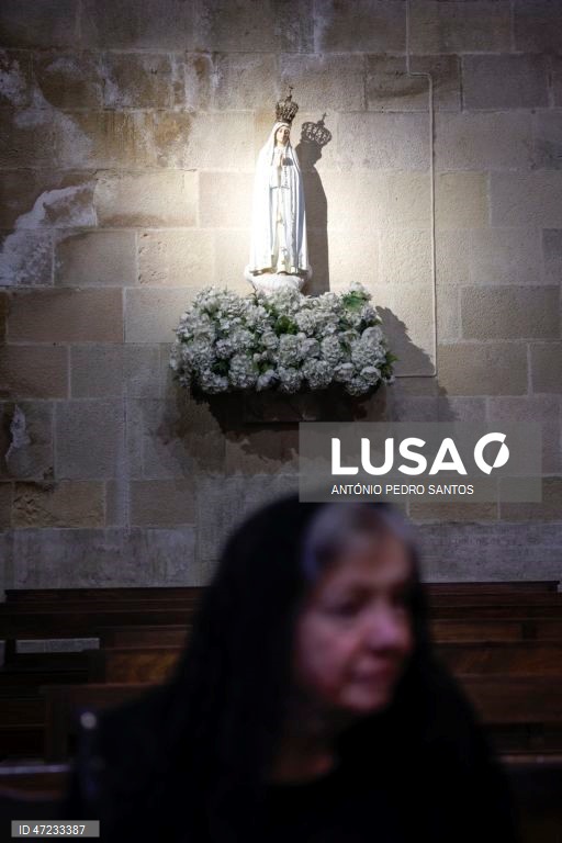 Fiéis católicos participam na procissão Eucarística do Corpo de Deus, em Lisboa, 04 de junho de 2026. Presidida pelo Patriarca de Lisboa, D. Rui Valério, esta procissão é uma das mais antigas e importantes tradições religiosas da cidade, ocorrendo na quinta-feira da Solenidade do Santíssimo Corpo e Sangue de Cristo. ANTÓNIO PEDRO SANTOS/LUSA