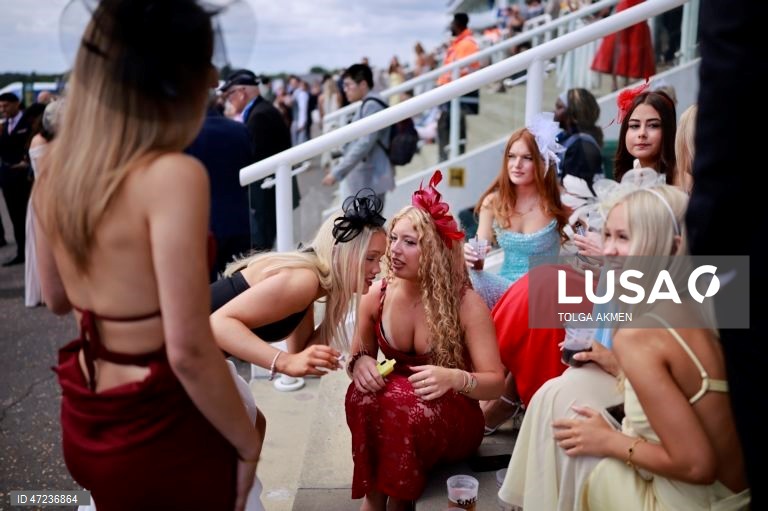 Corridas de cavalos no Derby de Epsom 2026 - Dia das Mulheres