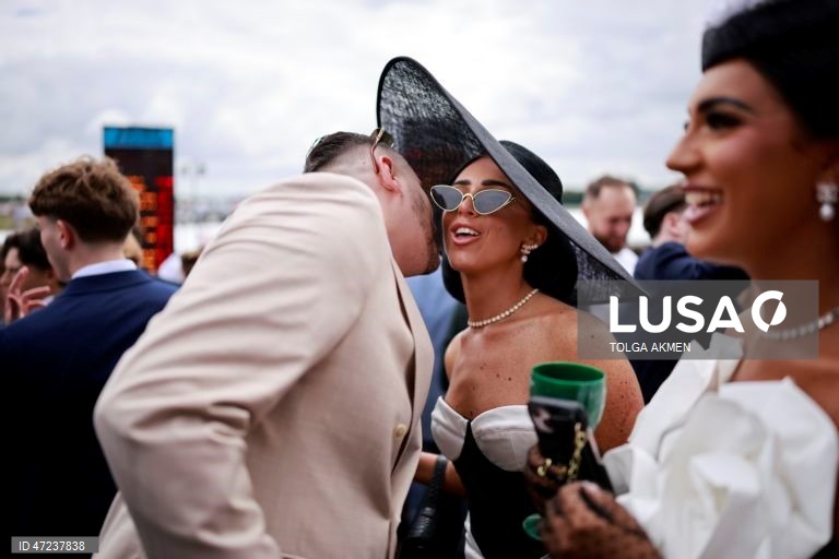 Corridas de cavalos no Derby de Epsom 2026 - Dia das Mulheres