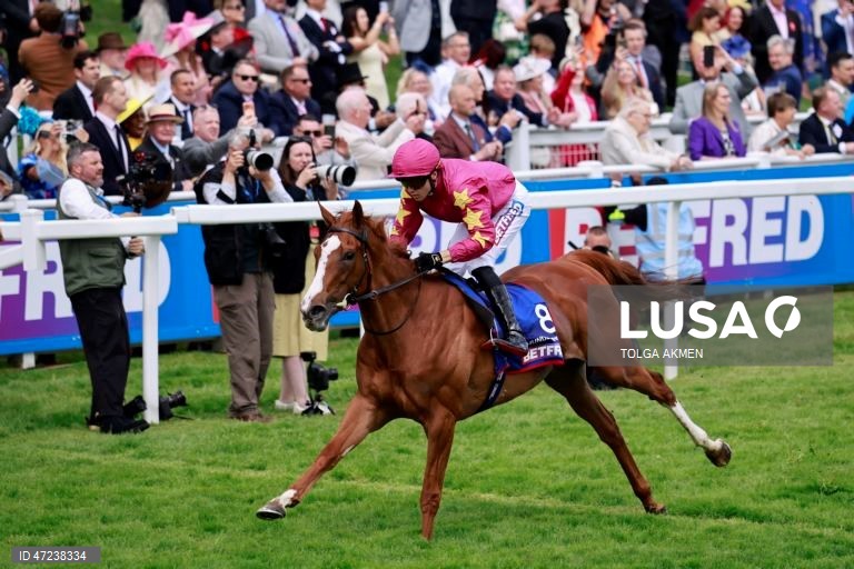 Corridas de cavalos no Derby de Epsom 2026 - Dia das Mulheres