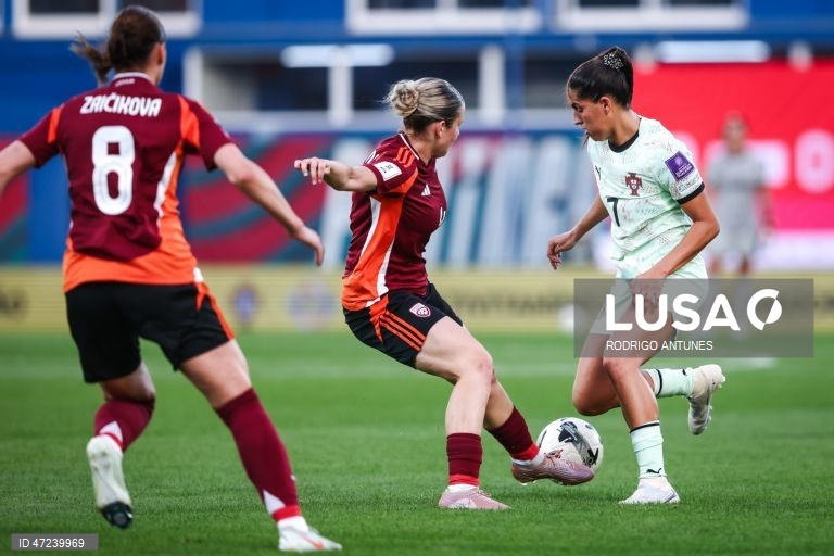 A seleção portuguesa feminina de futebol venceu hoje a Letónia por 5-0, no Estoril, para somar o quinto triunfo em cinco jogos e reforçar a liderança do Grupo B3 de apuramento para o Mundial de 2027.