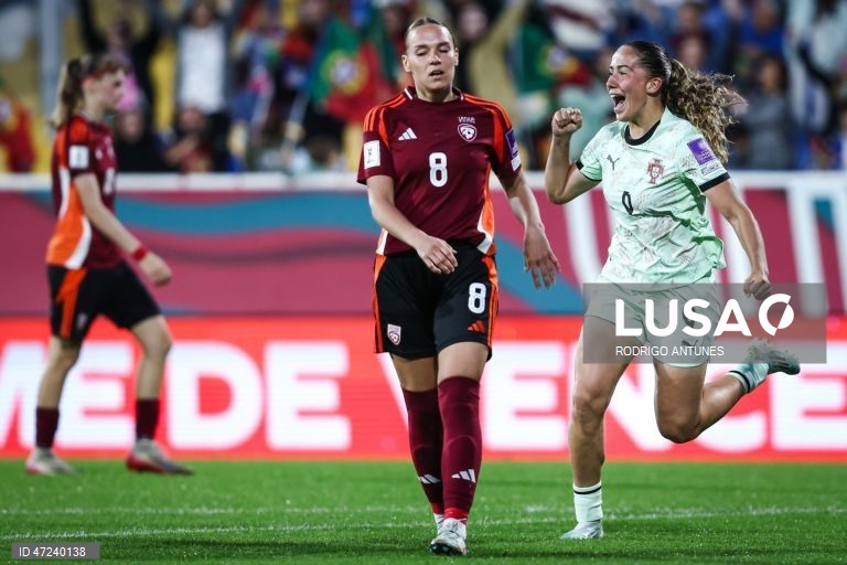 A seleção portuguesa feminina de futebol venceu hoje a Letónia por 5-0, no Estoril, para somar o quinto triunfo em cinco jogos e reforçar a liderança do Grupo B3 de apuramento para o Mundial de 2027.