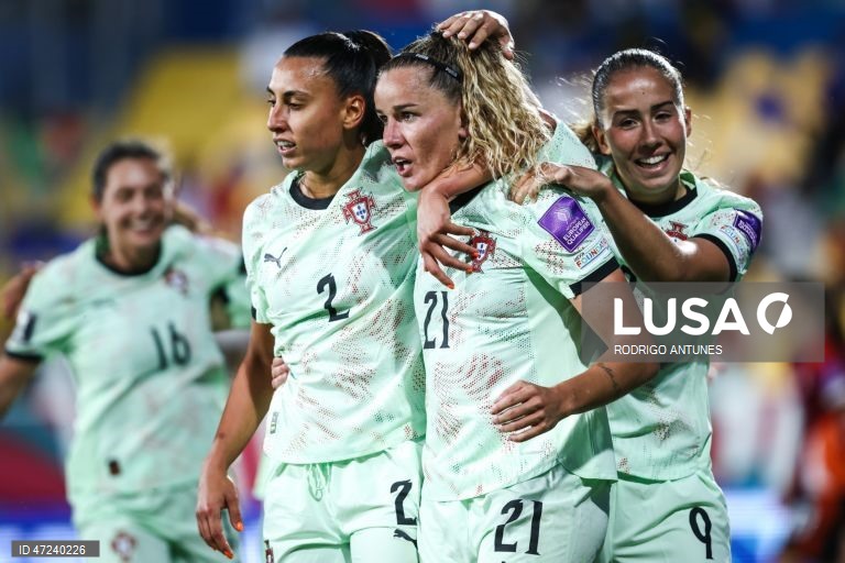 A seleção portuguesa feminina de futebol venceu hoje a Letónia por 5-0, no Estoril, para somar o quinto triunfo em cinco jogos e reforçar a liderança do Grupo B3 de apuramento para o Mundial de 2027.