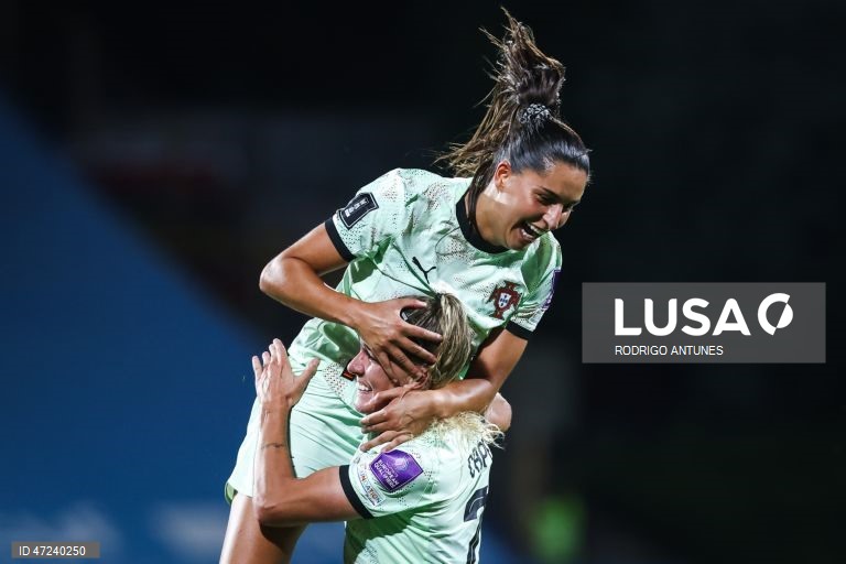 A seleção portuguesa feminina de futebol venceu hoje a Letónia por 5-0, no Estoril, para somar o quinto triunfo em cinco jogos e reforçar a liderança do Grupo B3 de apuramento para o Mundial de 2027.
