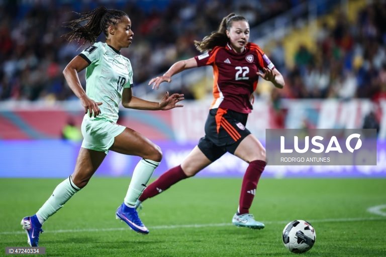 A seleção portuguesa feminina de futebol venceu hoje a Letónia por 5-0, no Estoril, para somar o quinto triunfo em cinco jogos e reforçar a liderança do Grupo B3 de apuramento para o Mundial de 2027.
