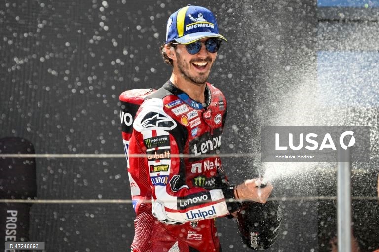 O piloto espanhol Marc Márquez (Ducati) venceu hoje o Grande Prémio da Hungria de MotoGP, oitava ronda da temporada, e aproveitou as desistências dos dois primeiros do campeonato para reentrar a luta pelo título mundial.