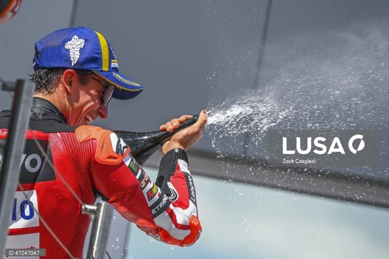 O piloto espanhol Marc Márquez (Ducati) venceu hoje o Grande Prémio da Hungria de MotoGP, oitava ronda da temporada, e aproveitou as desistências dos dois primeiros do campeonato para reentrar a luta pelo título mundial.