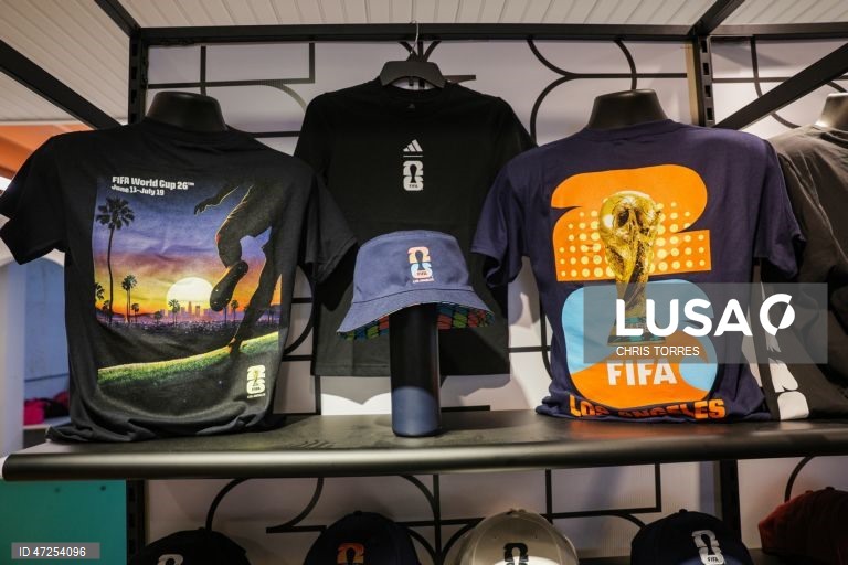 EUA: Loja na Califórnia com merchandising do Mundial de 2016