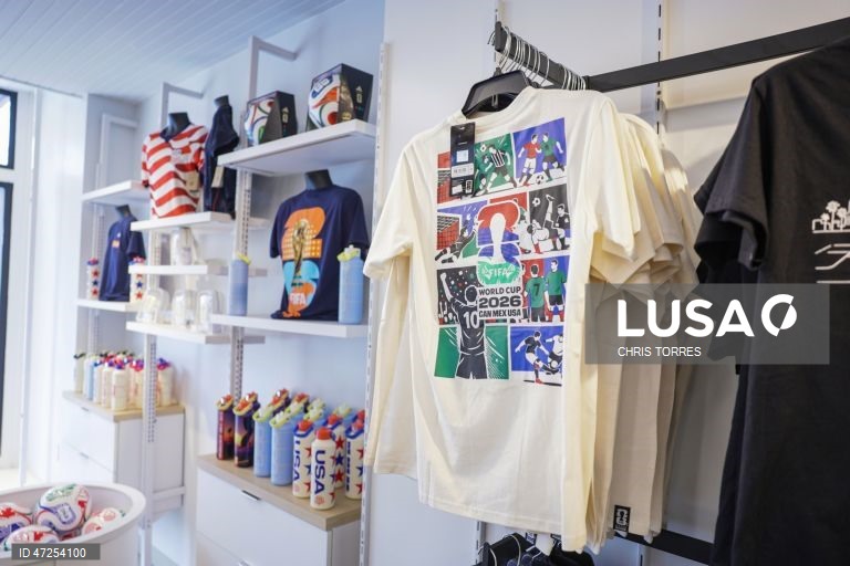 EUA: Loja na Califórnia com merchandising do Mundial de 2016